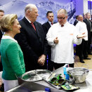 Kongeparet besøker finalen i kokkekonkurransen på Culinary Center i Warszawa. Finaleoppgaven: Norsk laks. (Foto: Lise Åserud / NTB scanpix)